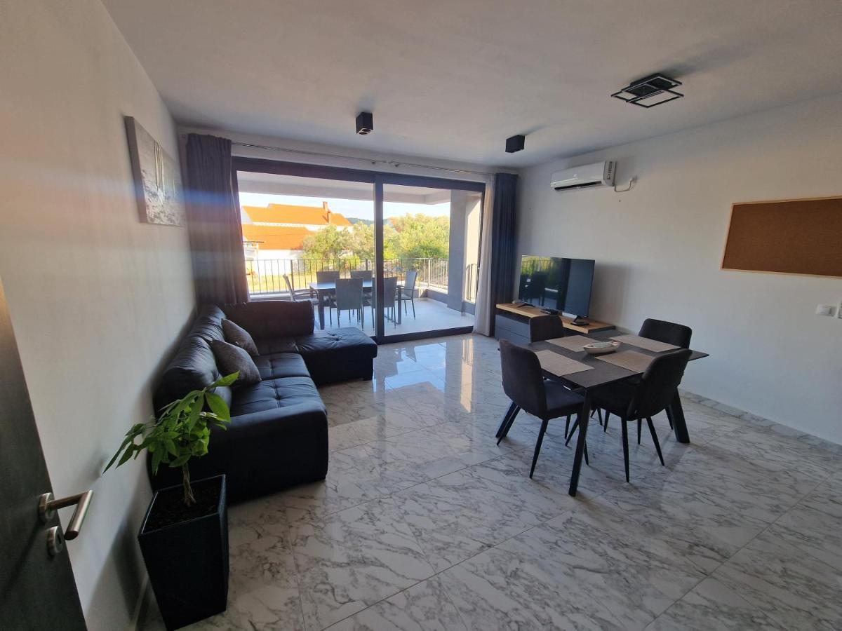 Apartments Marebella Lumbarda Ngoại thất bức ảnh